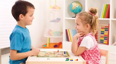 Igraj se z mano! - Poletno druženje ob družabnih igrah